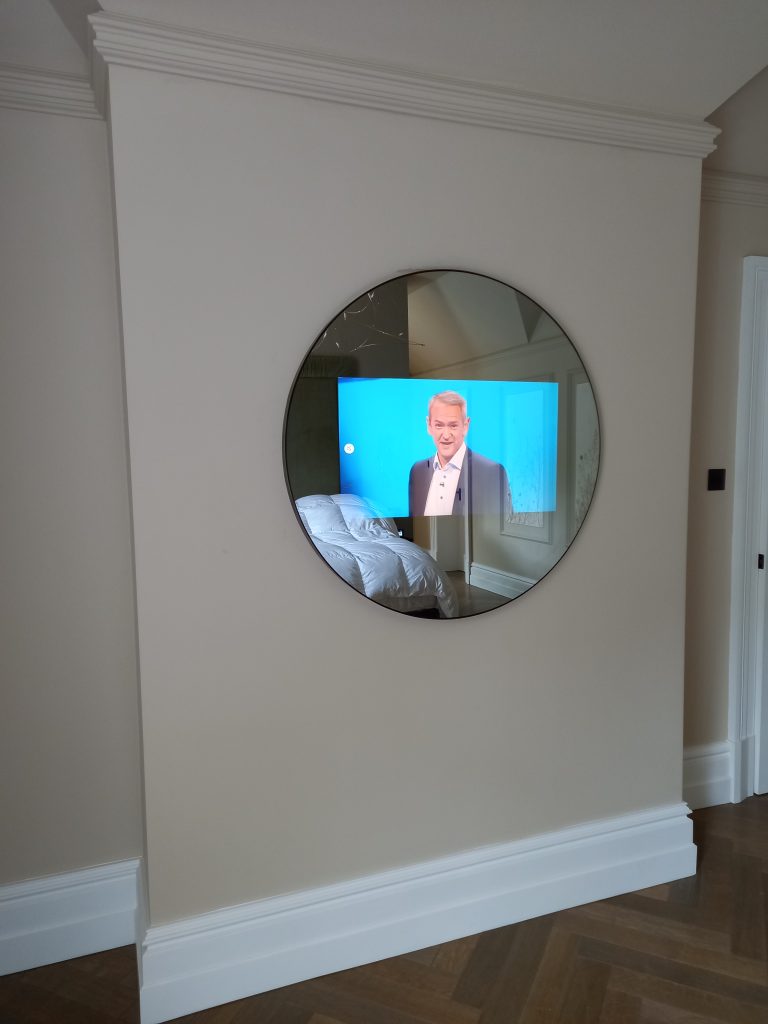 Circular and metal 32 Mirror TV - ON