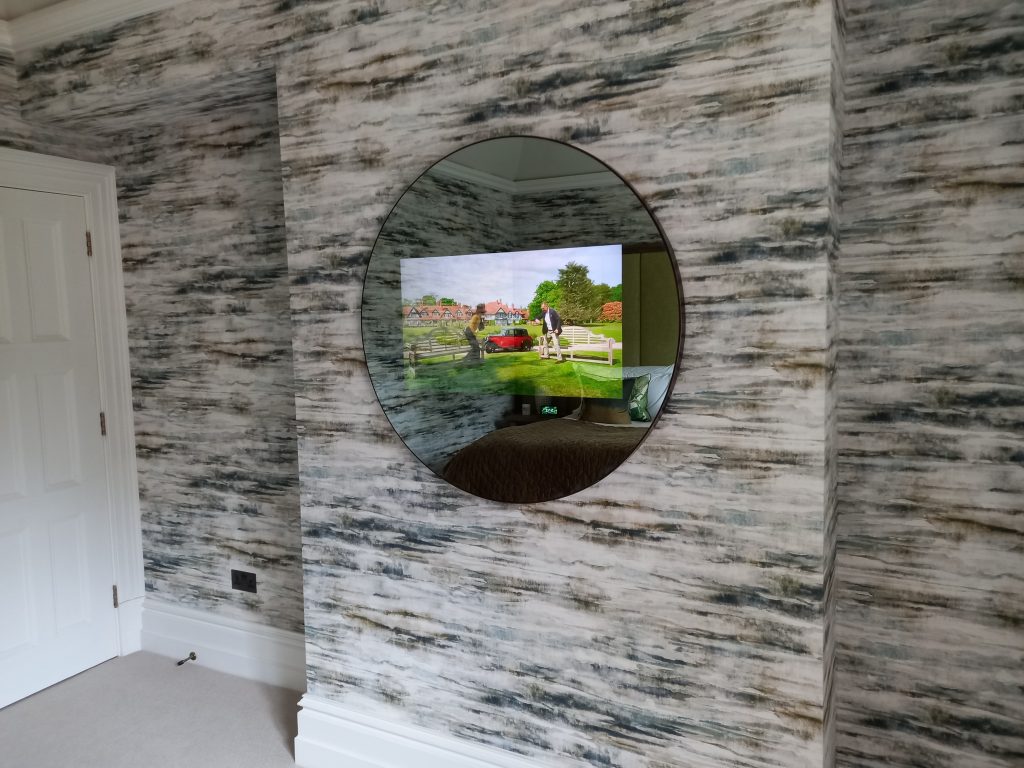 Circular and metal 32 Mirror TV - ON